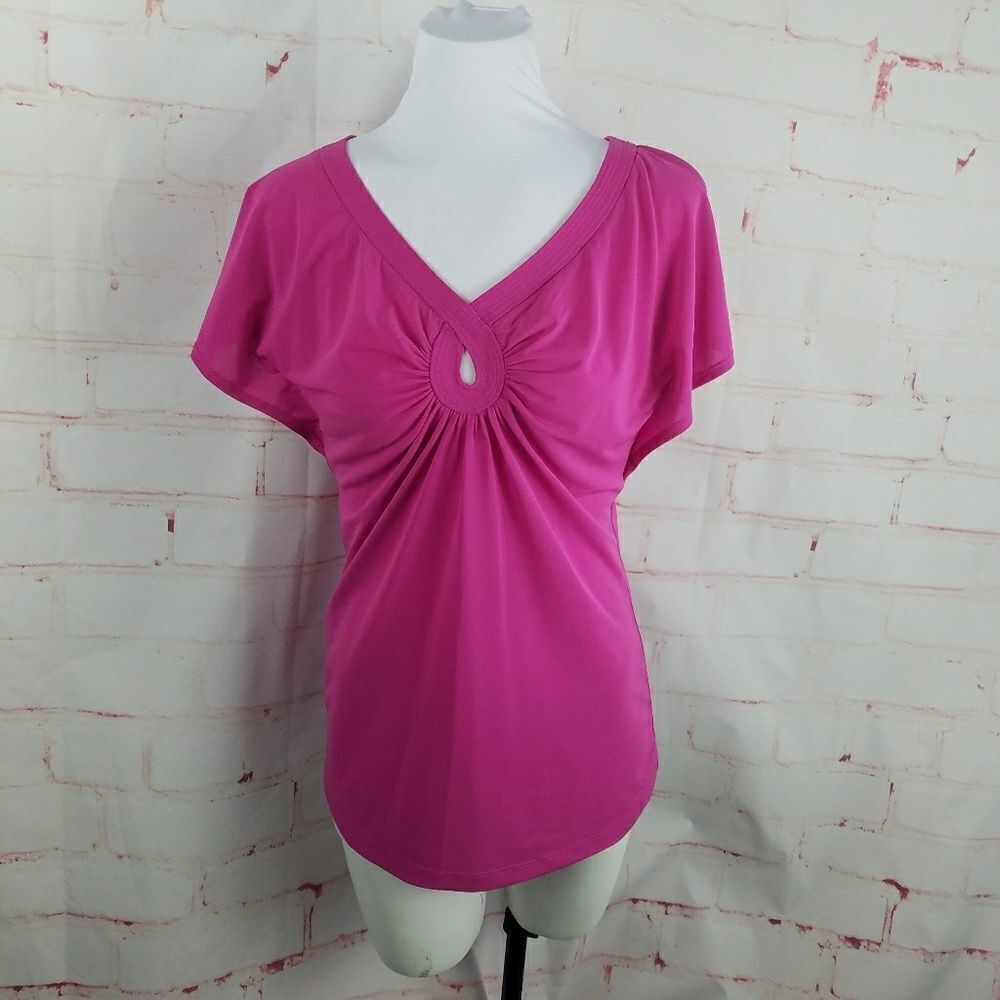3/$25 BCBGMaxazria flutter sleeve keyhole top smal
